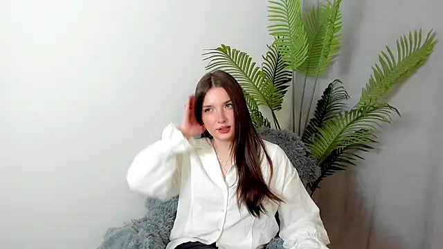 GiaKirtley online show from 10/24/25, 02:02