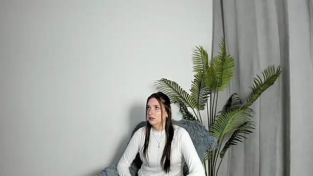 GiaKirtley online show from 10/25/25, 09:17