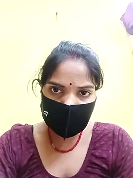 Snapshot of Shreya-750 chatting on 11/17/25, 08:42 Shreya-750 online show from 11/17/25, 08:42