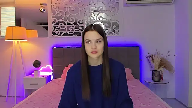 LuisaClover online show from 01/13/26, 01:16