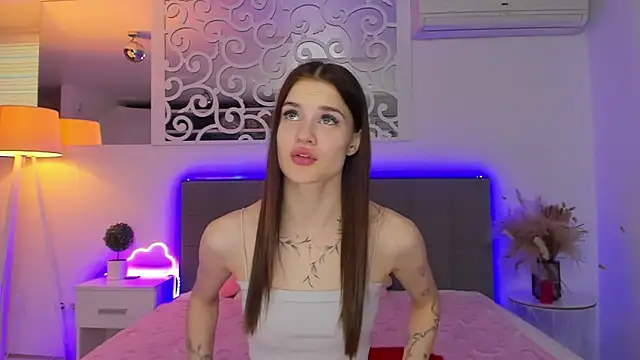 LuisaClover online show from 02/16/26, 01:29