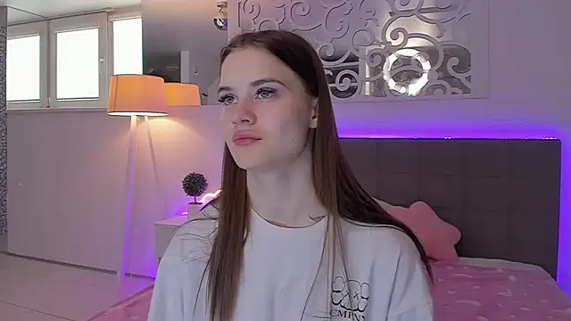 LuisaClover online show from 04/12/26, 12:21