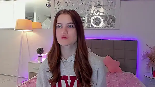 LuisaClover online show from 04/15/26, 05:36