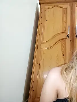 Snapshot of indilasixeey chatting on 11/22/25, 04:55 indilasixeey online show from 11/22/25, 04:55