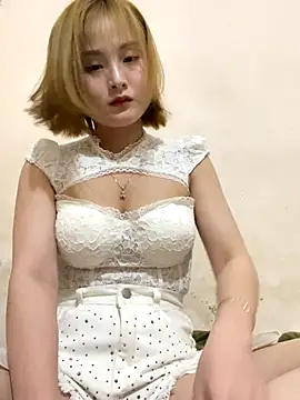 Snapshot of Emma_sexy98 chatting on 10/30/25, 04:08 Emma sexy98 online show from 10/30/25, 04:08