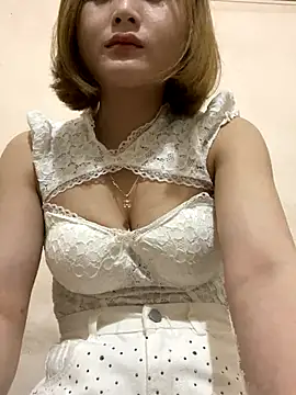 Snapshot of Emma_sexy98 chatting on 10/31/25, 11:33 Emma sexy98 online show from 10/31/25, 11:33