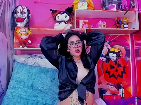 Snapshot of Noah_Grey chatting on 10/23/25, 02:27 Noah Grey online show from 10/23/25, 02:27