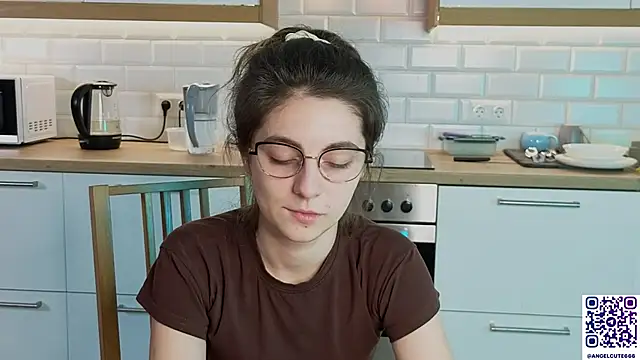 CasandraMickell online show from 11/28/25, 10:01