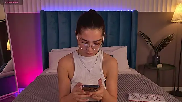 Snapshot of EricaKors chatting on 04/07/26, 07:31 EricaKors online show from 04/07/26, 07:31