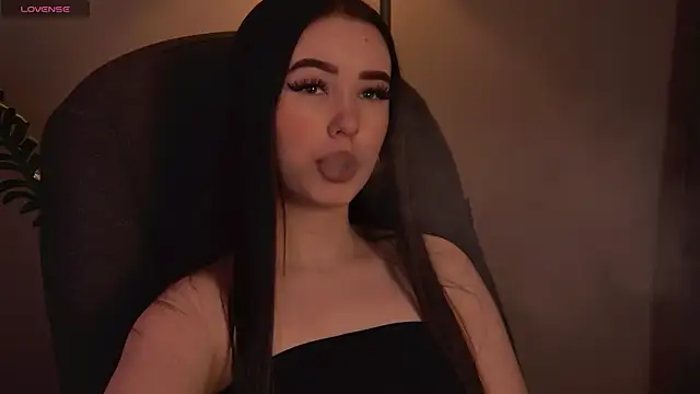 Snapshot of EricaKors chatting on 04/08/26, 03:45 EricaKors online show from 04/08/26, 03:45