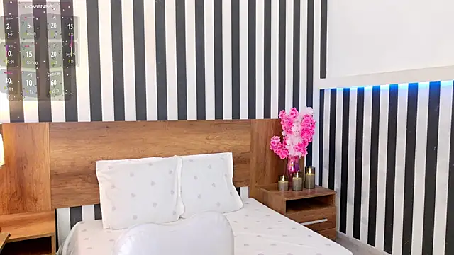 sussiestrawberry online show from 10/25/25, 05:04