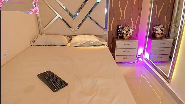 Snapshot of iam_nicolle chatting on 11/01/25, 01:46 iam nicolle online show from 11/01/25, 01:46