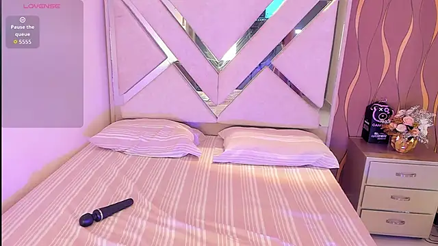 Snapshot of iam_nicolle chatting on 11/05/25, 12:49 iam nicolle online show from 11/05/25, 12:49