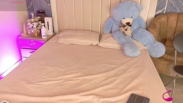 Snapshot of iam_nicolle chatting on 11/20/25, 12:38 iam nicolle online show from 11/20/25, 12:38