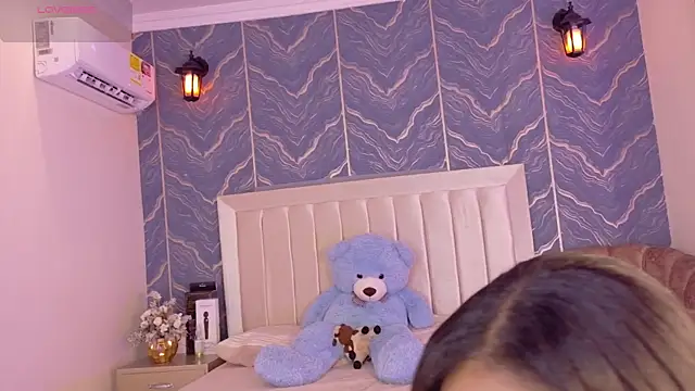 Snapshot of iam_nicolle chatting on 11/28/25, 12:41 iam nicolle online show from 11/28/25, 12:41