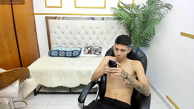 Snapshot of paul_ponce chatting on 01/17/26, 06:00 paul ponce online show from 01/17/26, 06:00