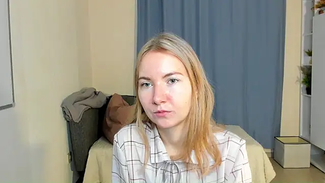 Snapshot of CathyHeximer chatting on 11/14/25, 07:18 CathyHeximer online show from 11/14/25, 07:18