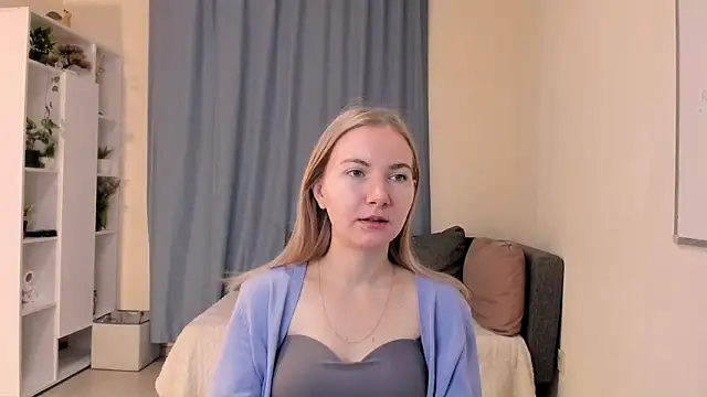 Snapshot of CathyHeximer chatting on 12/04/25, 07:28 CathyHeximer online show from 12/04/25, 07:28