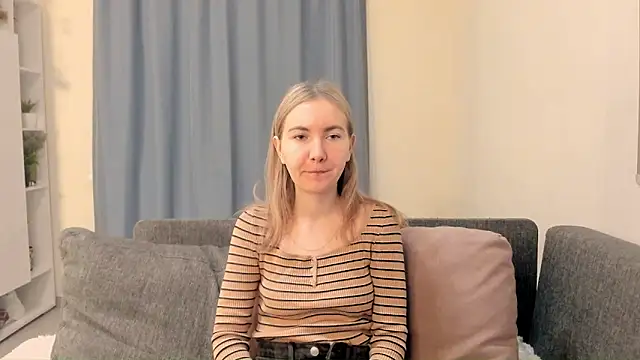 Snapshot of CathyHeximer chatting on 12/16/25, 07:35 CathyHeximer online show from 12/16/25, 07:35