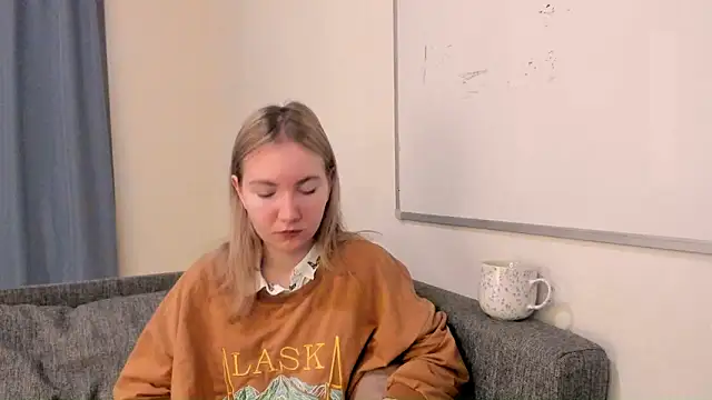 Snapshot of CathyHeximer chatting on 12/18/25, 08:31 CathyHeximer online show from 12/18/25, 08:31