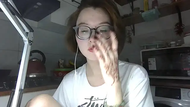 LilysTaylor online show from 10/23/25, 05:55