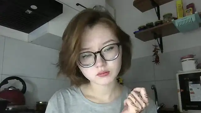 LilysTaylor online show from 10/28/25, 02:53