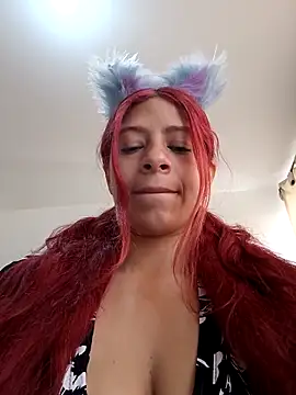 Lunatemptress4 online show from 12/18/25, 01:50