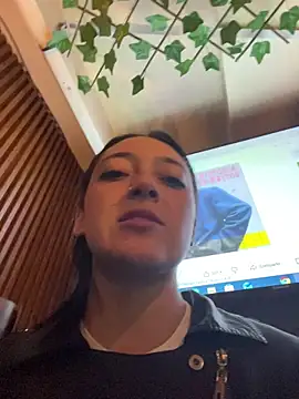 Snapshot of Lia__white chatting on 11/30/25, 01:09 Lia white online show from 11/30/25, 01:09