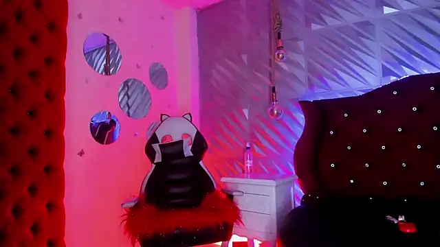 Roxanne Han online show from 07/12/26, 12:51
