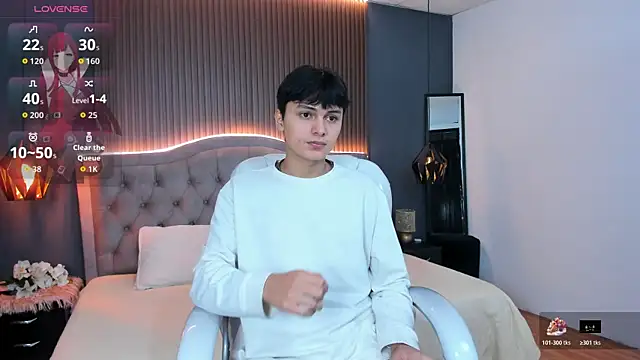 Maxii18  online show from 10/24/25, 12:01