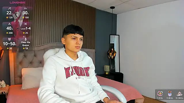 Maxii18  online show from 10/27/25, 01:37