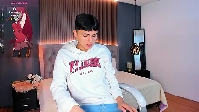 Maxii18  online show from 11/03/25, 06:53