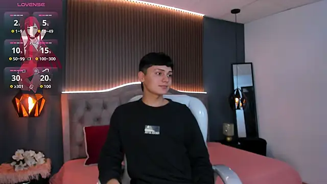 Maxii18  online show from 11/04/25, 07:02