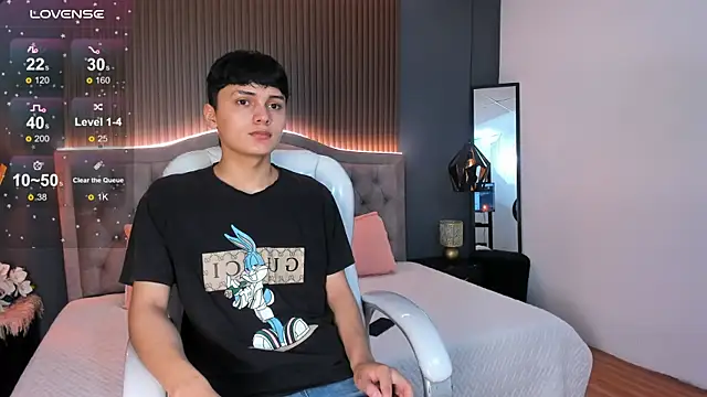 Maxii18  online show from 11/12/25, 07:13