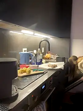 Snapshot of elliepixie chatting on 12/20/25, 01:34 elliepixie online show from 12/20/25, 01:34