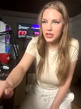 Snapshot of elliepixie chatting on 12/21/25, 01:46 elliepixie online show from 12/21/25, 01:46