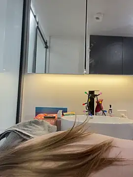 Snapshot of elliepixie chatting on 12/22/25, 12:46 elliepixie online show from 12/22/25, 12:46