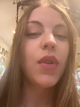 Snapshot of elliepixie chatting on 06/21/26, 12:24 elliepixie online show from 06/21/26, 12:24