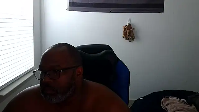 Snapshot of SplendaDaddy50 chatting on 07/01/26, 02:40 SplendaDaddy50 online show from 07/01/26, 02:40