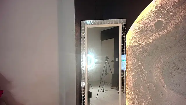 NaomiQueents online show from 11/11/25, 12:49