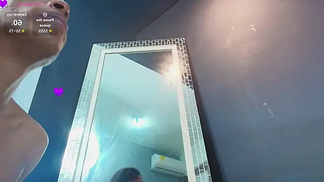 NaomiQueents online show from 11/28/25, 02:42