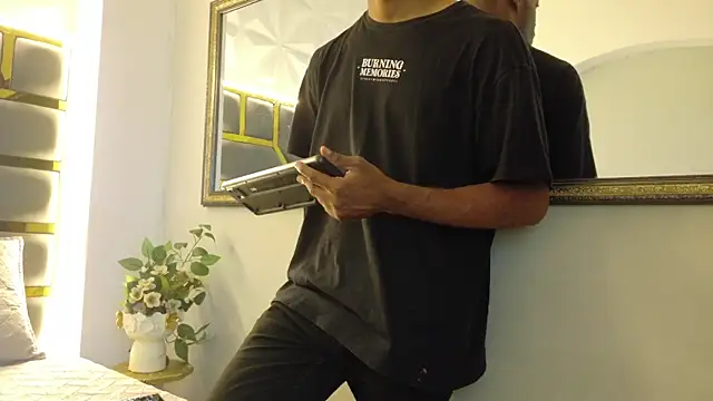 Snapshot of Neytanmalcon chatting on 10/31/25, 08:43 Neytanmalcon online show from 10/31/25, 08:43