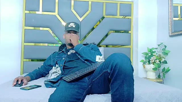 Snapshot of Neytanmalcon chatting on 11/21/25, 09:02 Neytanmalcon online show from 11/21/25, 09:02