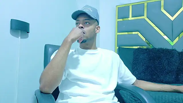 Snapshot of Neytanmalcon chatting on 11/24/25, 09:47 Neytanmalcon online show from 11/24/25, 09:47