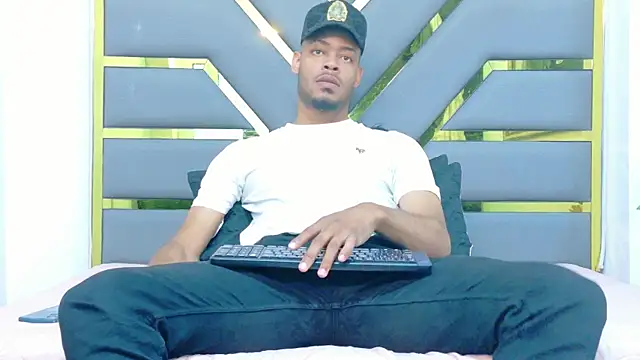 Snapshot of Neytanmalcon chatting on 11/26/25, 08:32 Neytanmalcon online show from 11/26/25, 08:32