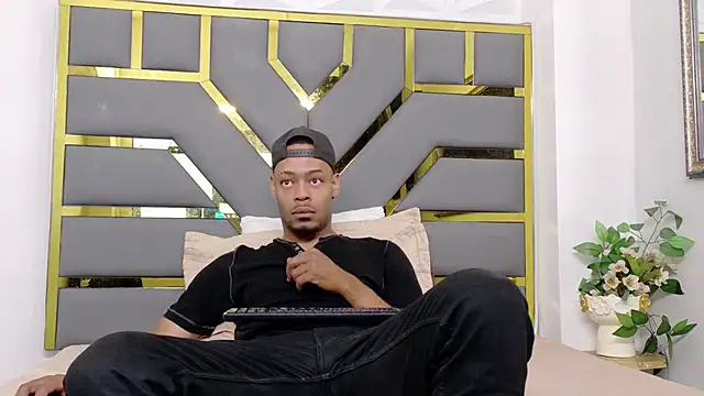 Snapshot of Neytanmalcon chatting on 12/04/25, 04:16 Neytanmalcon online show from 12/04/25, 04:16