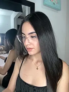 IslaCole online show from 11/15/25, 12:08