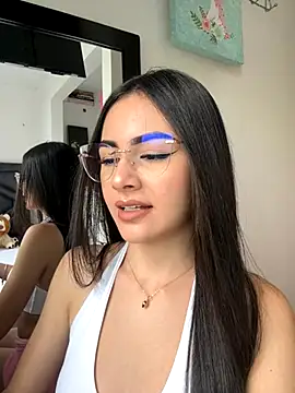 IslaCole online show from 11/21/25, 09:13