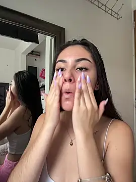 Snapshot of IslaCole chatting on 04/06/26, 06:53 IslaCole online show from 04/06/26, 06:53