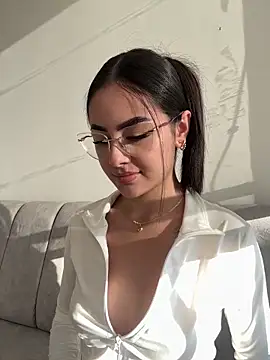 Snapshot of IslaCole chatting on 04/23/26, 10:12 IslaCole online show from 04/23/26, 10:12